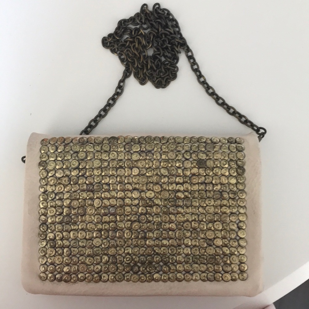 Tan purse with gold details and chain!